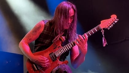 EXTREME's NUNO BETTENCOURT Explains The 'Funk' Influence In His Guitar Playing